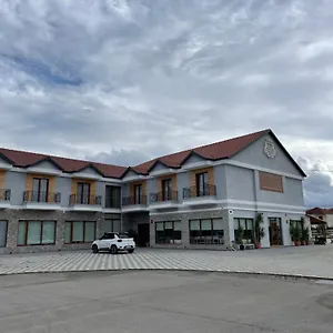 House Of Horses Shtepia E Kuajve 3* Korce